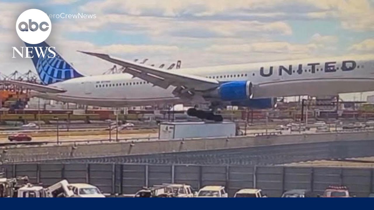 Самолет компании United Airlines врезался в грузовик пекарни при посадке в аэропорту Ньюарка.