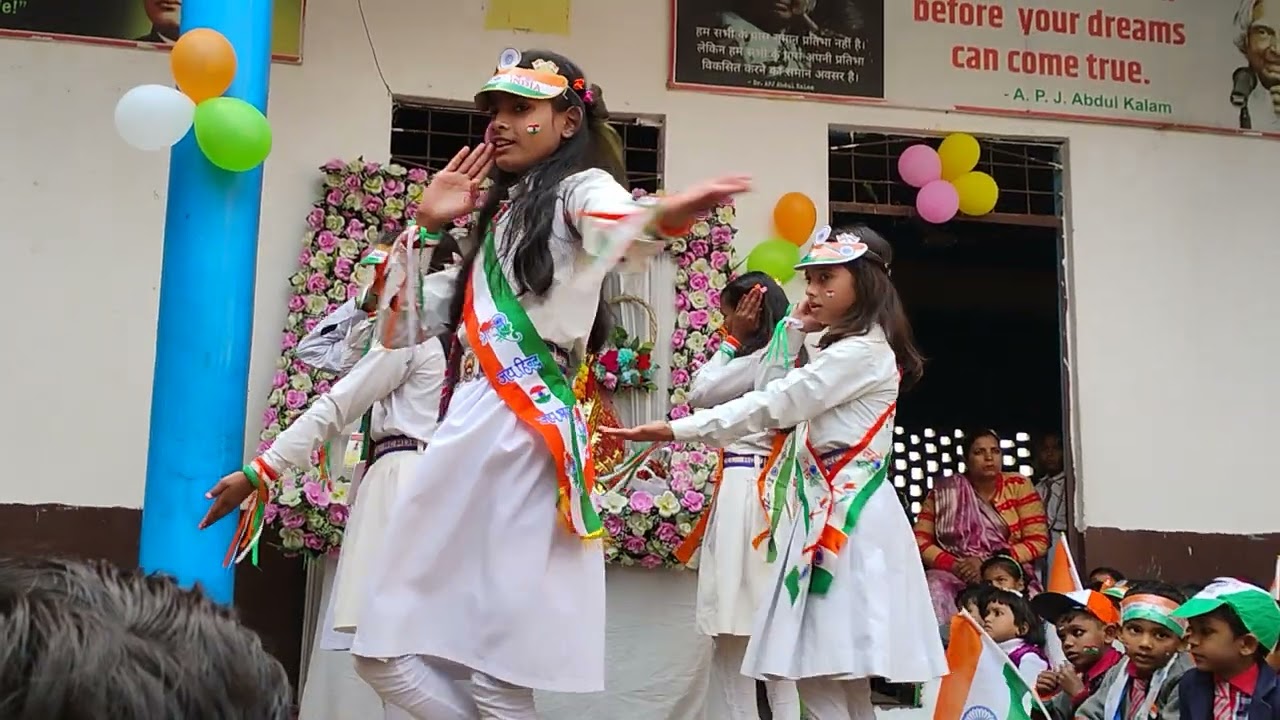 Sandeshe aate h #dance performance on stage #republic day #girls dance matadeen Excel academy!