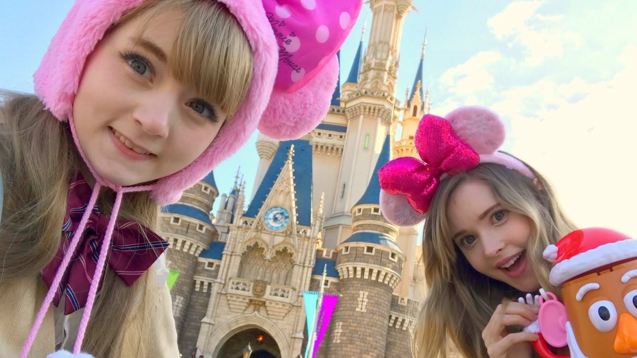 Taylor & Venus at Disneyland Tokyo (Christmas Edition)