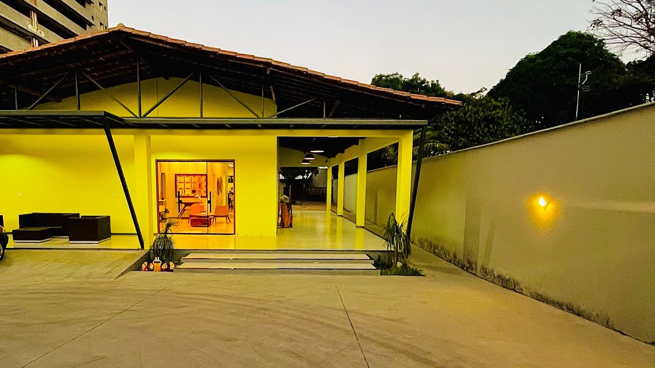“Casa solta na Cohama: 5 Suítes, Energia Solar e Lazer Privativo em 1.398m²!”