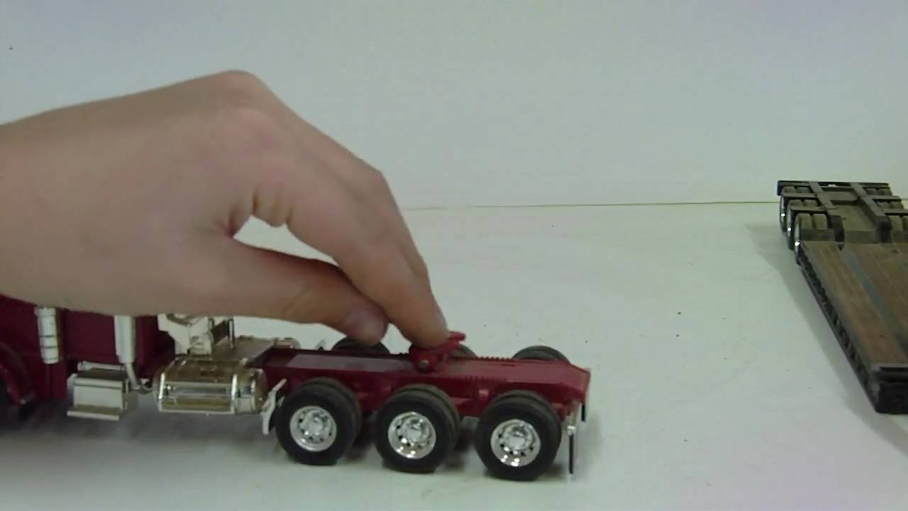 Peterbilt 389 with Trail-King lowboy Review