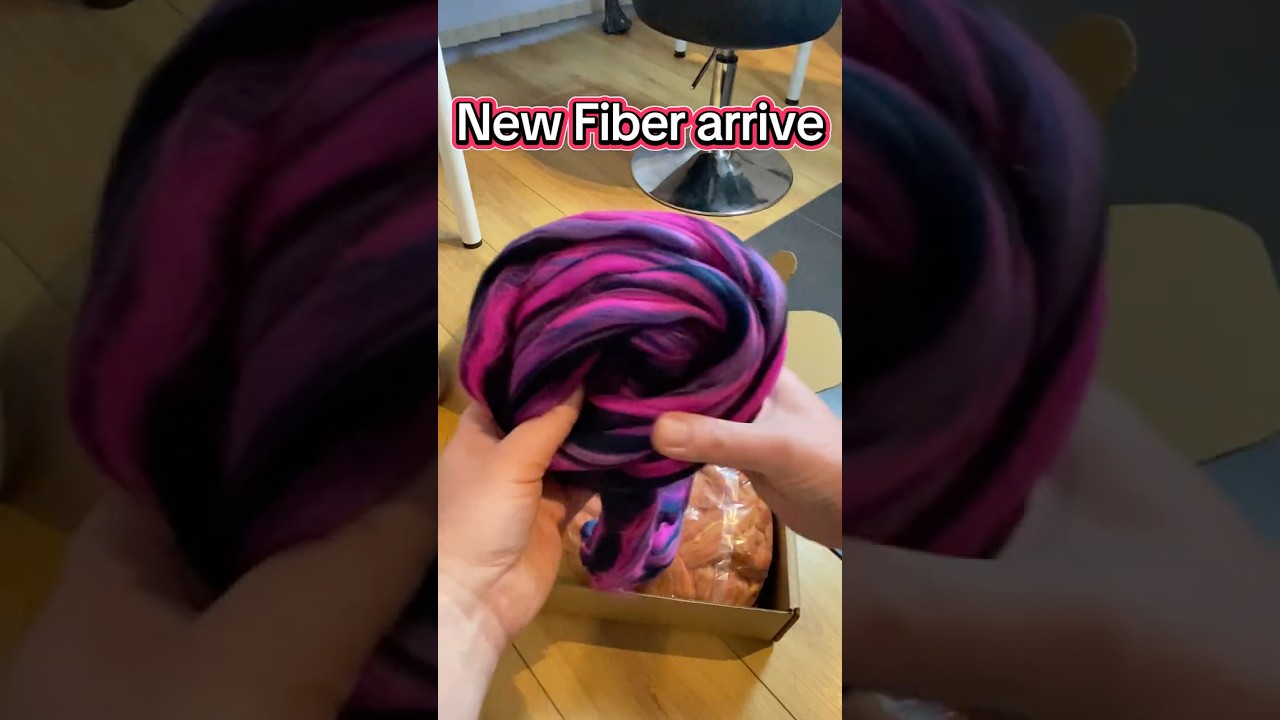 Прибыло новое волокно для прядения, и я с нетерпением жду, когда начну прясть! 