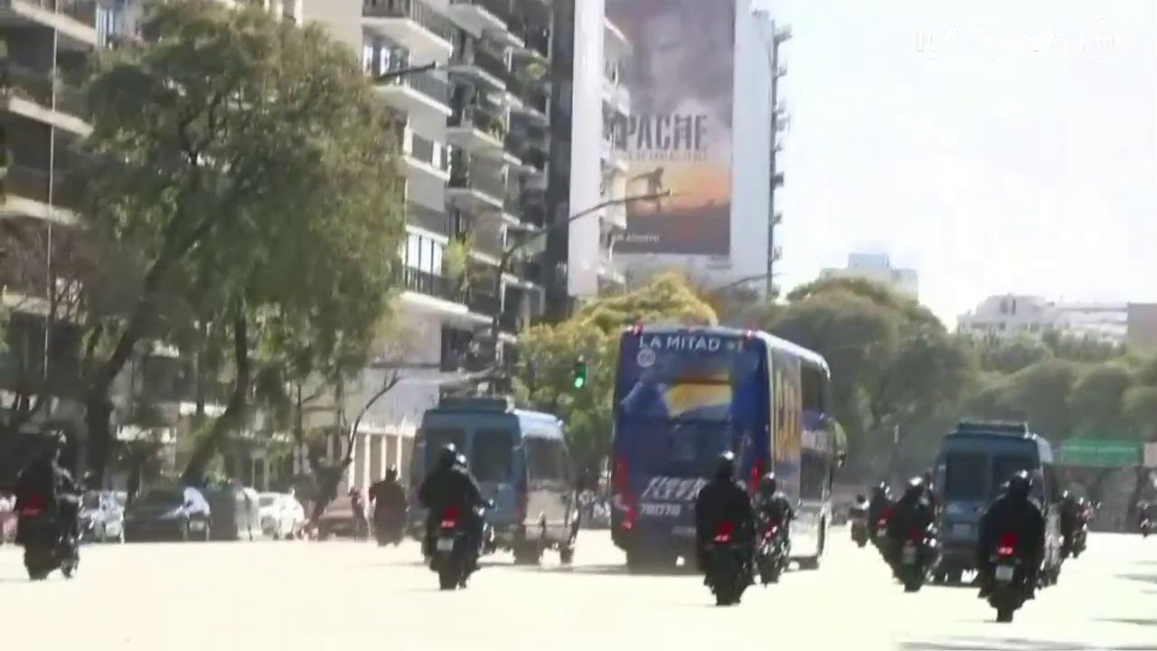 La llegada del micro de Boca al Monumental para el Superclásico ante River