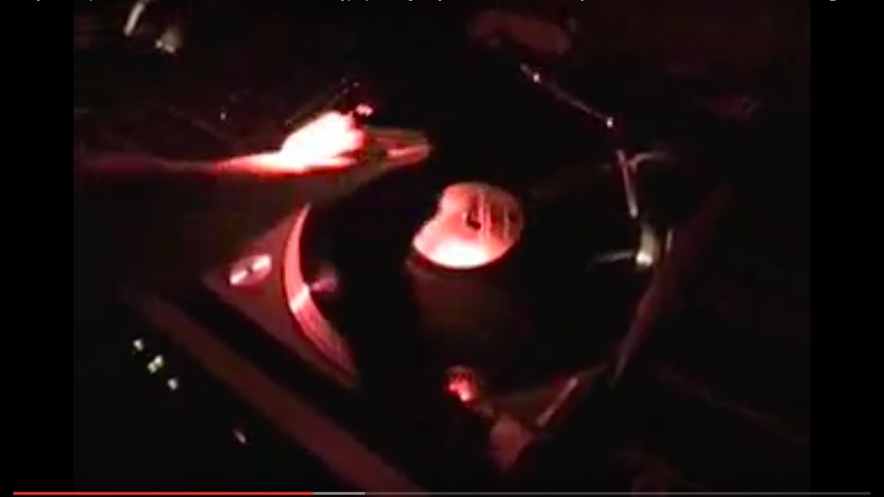 Nadja Lind (Lucidflow, DRD, Plastic City) live on decks playing vinyl best party crowd