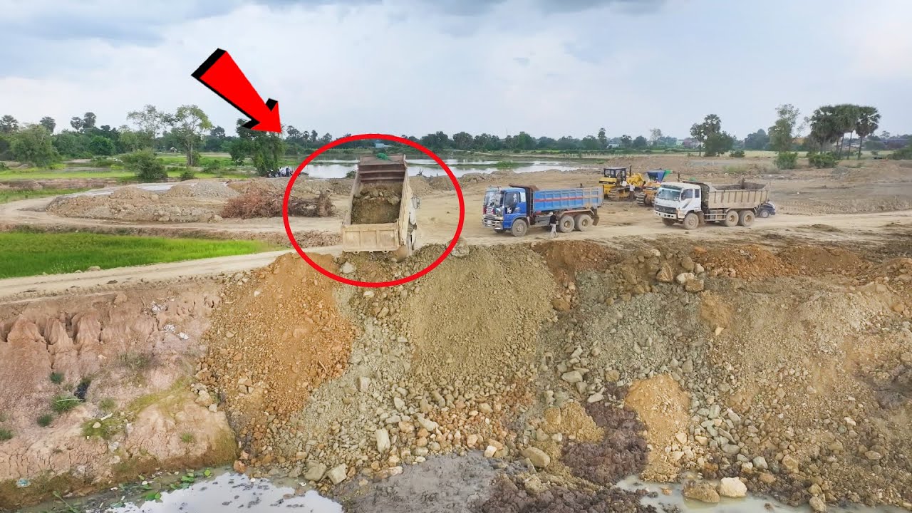 KOMATSU D60P Bulldozer Demonstrates Powerful Technique in Road Resizing and Canal Work