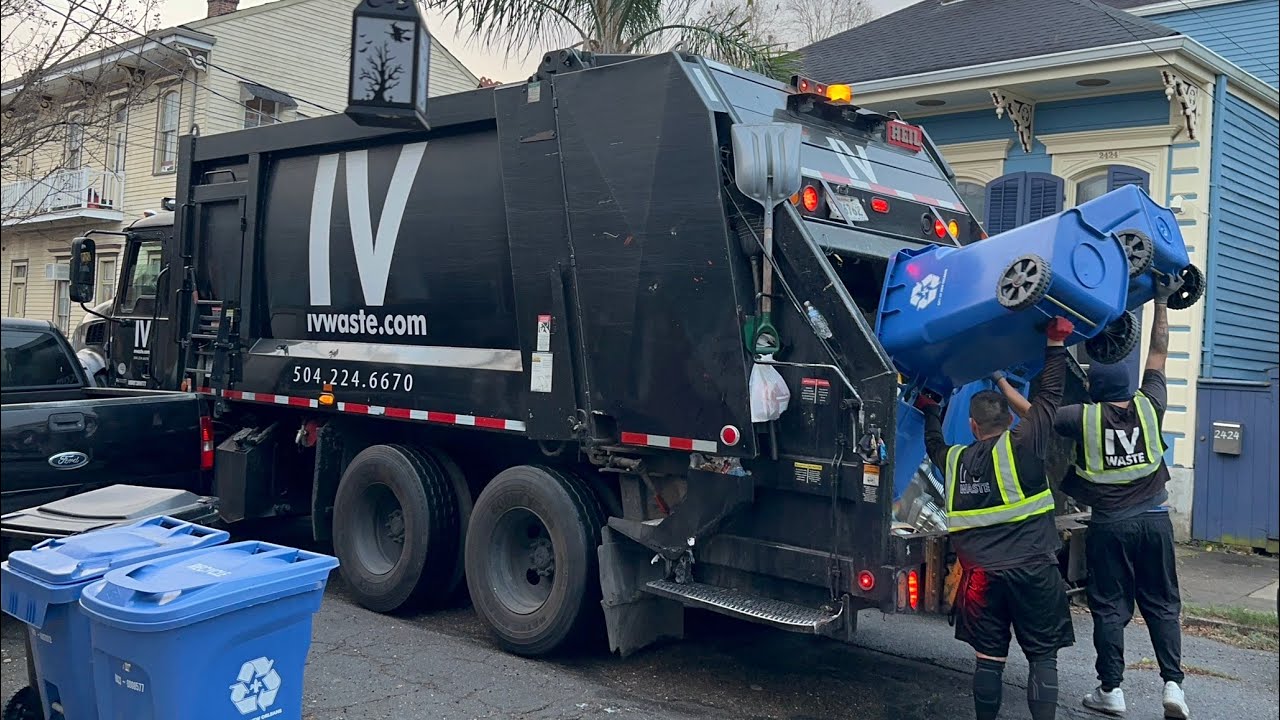 Fast IV Waste Mack Granite Heil 5000 Rear Loader Garbage Truck Packing Post Holiday Recycling 
