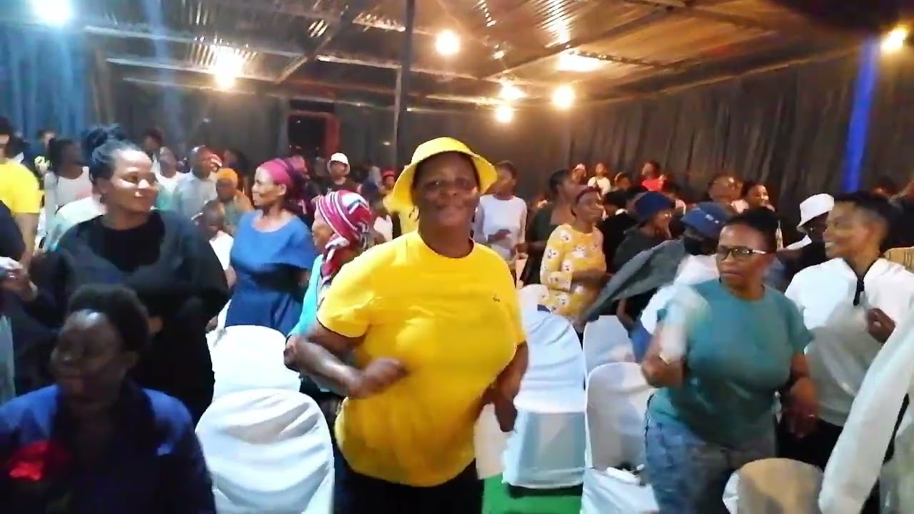 PRAISE MOMENTS REA MMINELA