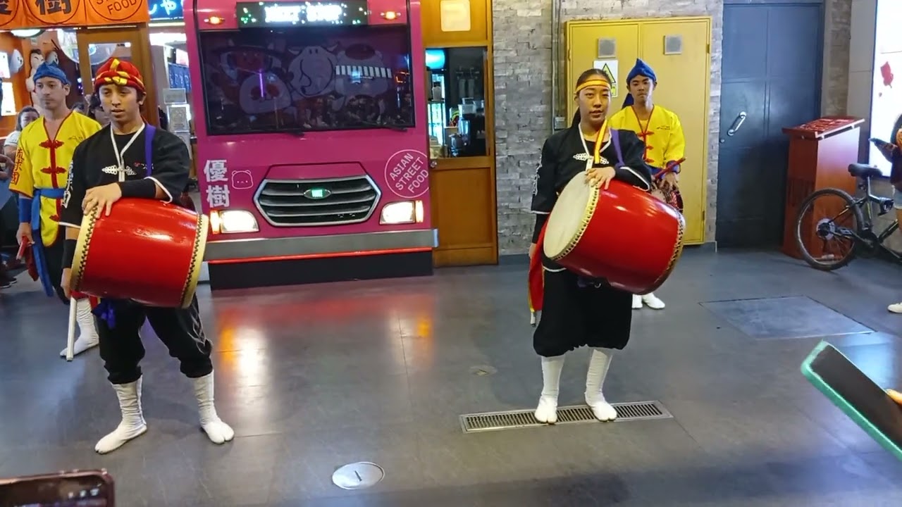 Hola amigos y amigas abriendo puertas hoy de Roberto padilla le deja la danza típica de jp Okinawa 