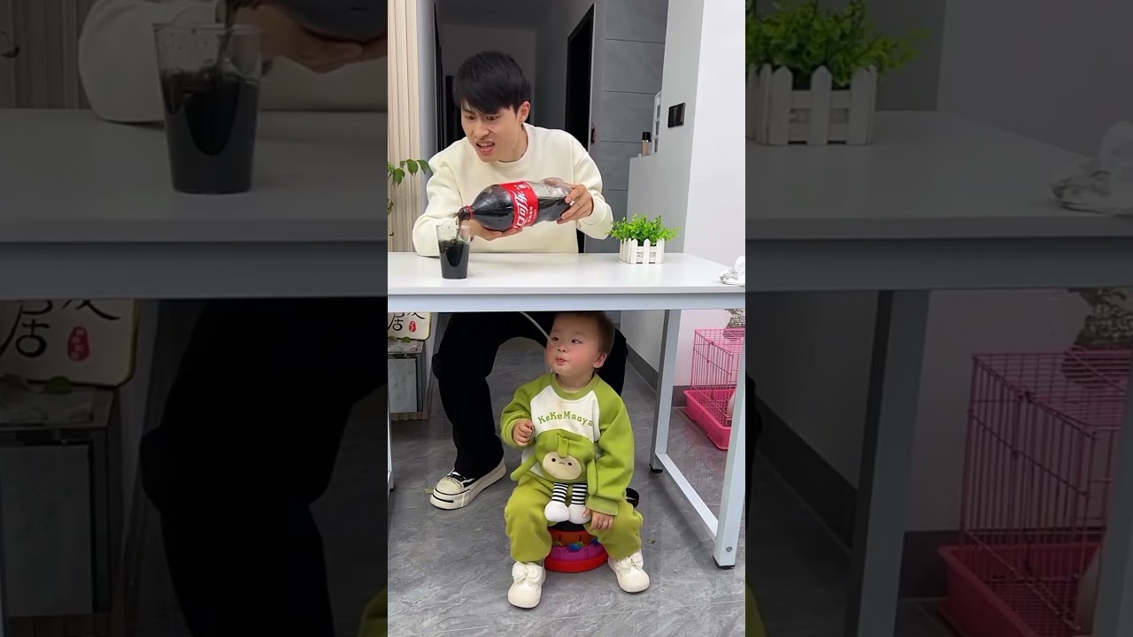 A clever little girl's trick to drink Coca-Cola👍❤️