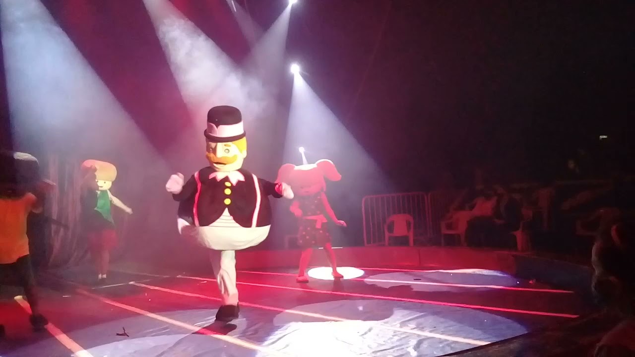 Marcellinha e suas amigas no Circo Moscou Internacional.