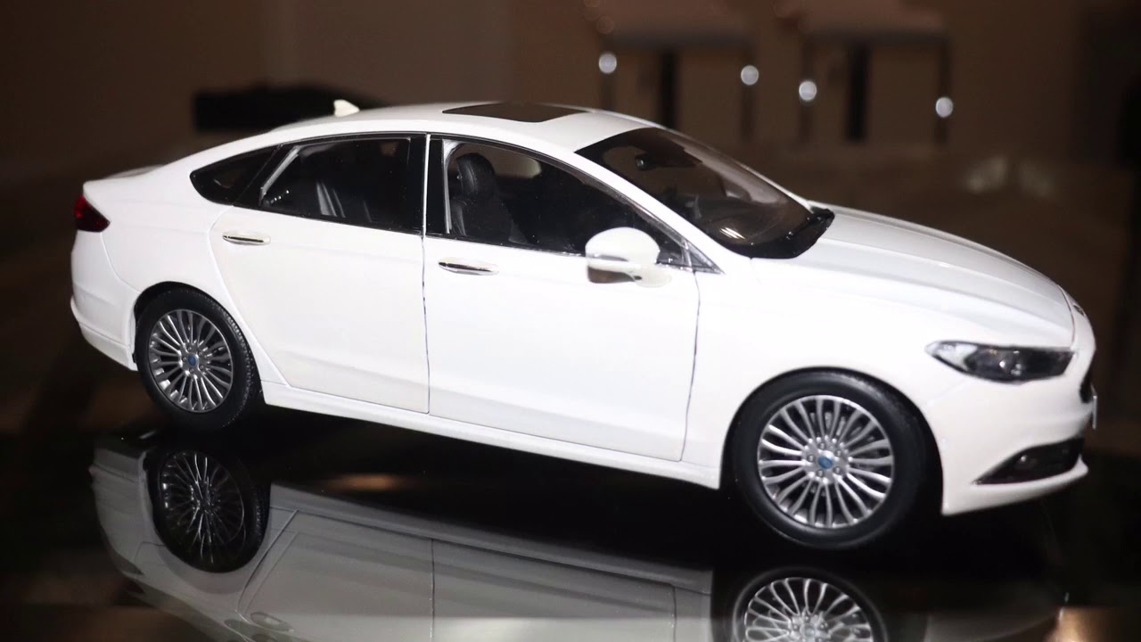 (New) 1:18 Ford Mondeo/Fusion Model Car