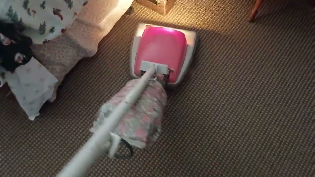 Vacuuming my whole bedroom floor with the Convertible 728