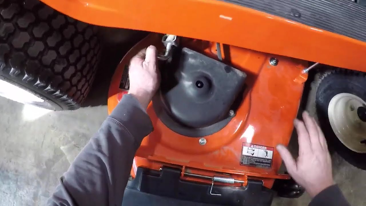 Установка деки косилки на Kubota GR2120