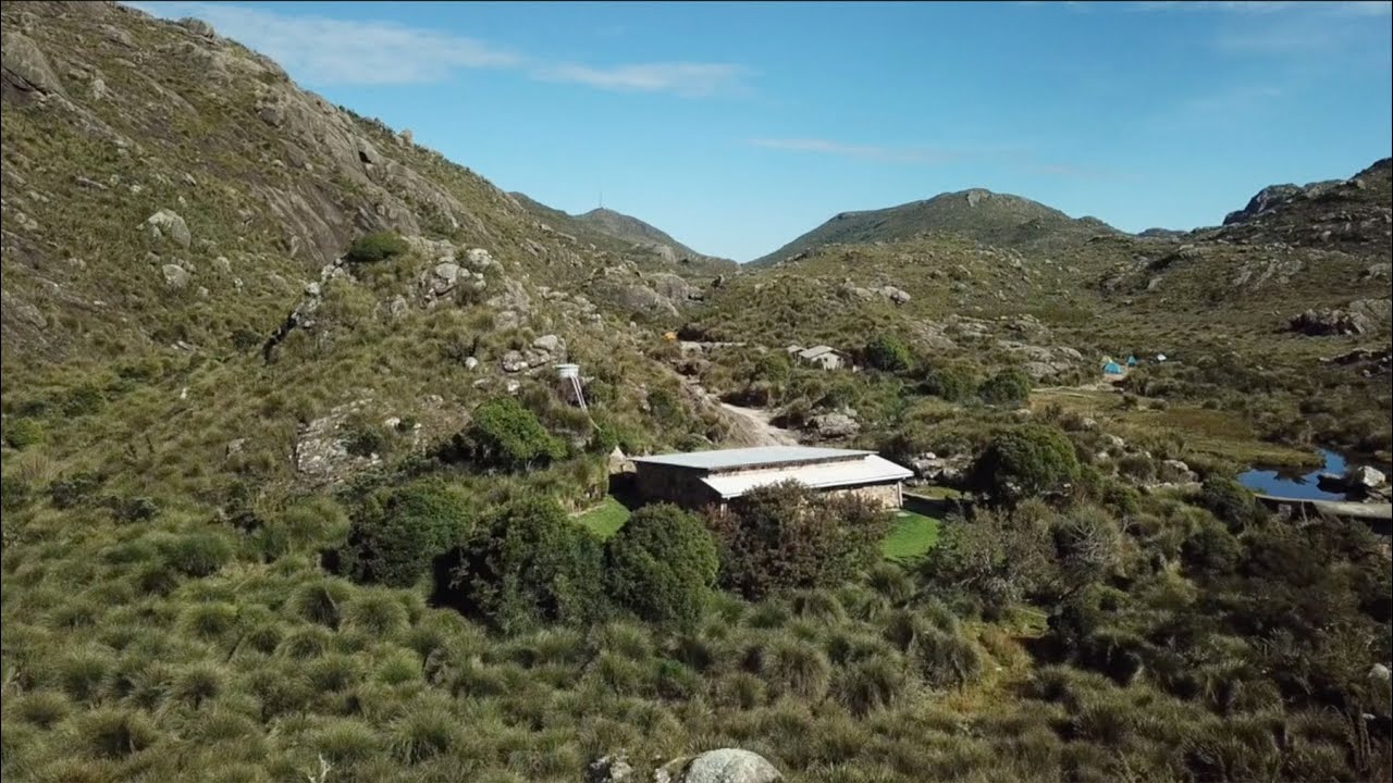 Conheça o Abrigo Rebouças no Parque Nacional de Itatiaia a 2350 metros de altitude.
