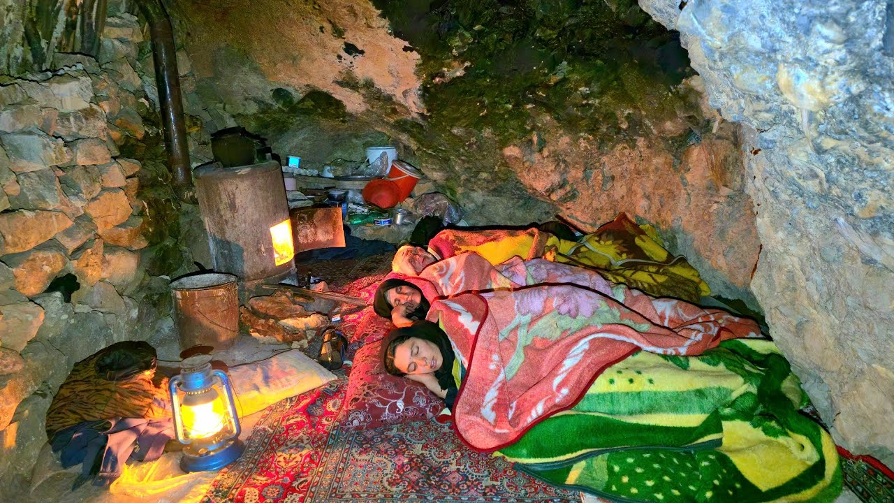 Cave Life: Nomadic Family’s Daily Routine & Baking Traditional Bread 🏔️🔥