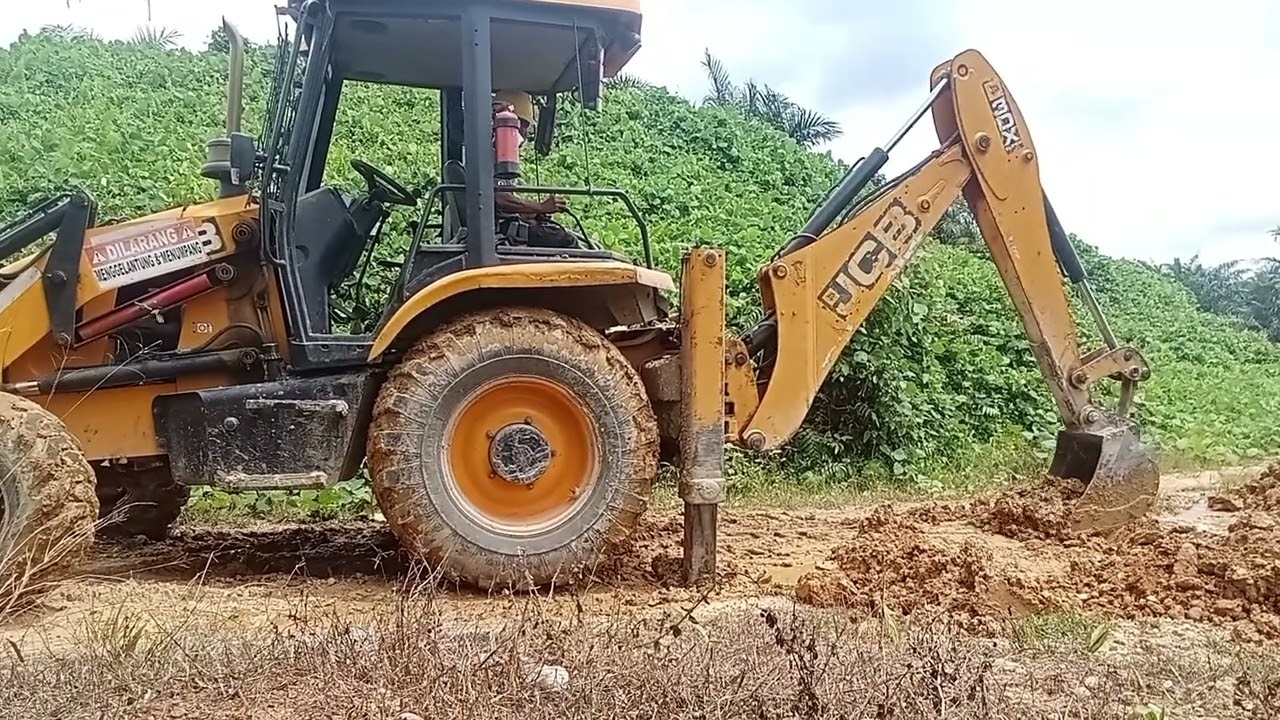 ALAT BERAT BECOLOADER ❗❗ BUAT SALURAN AIR 