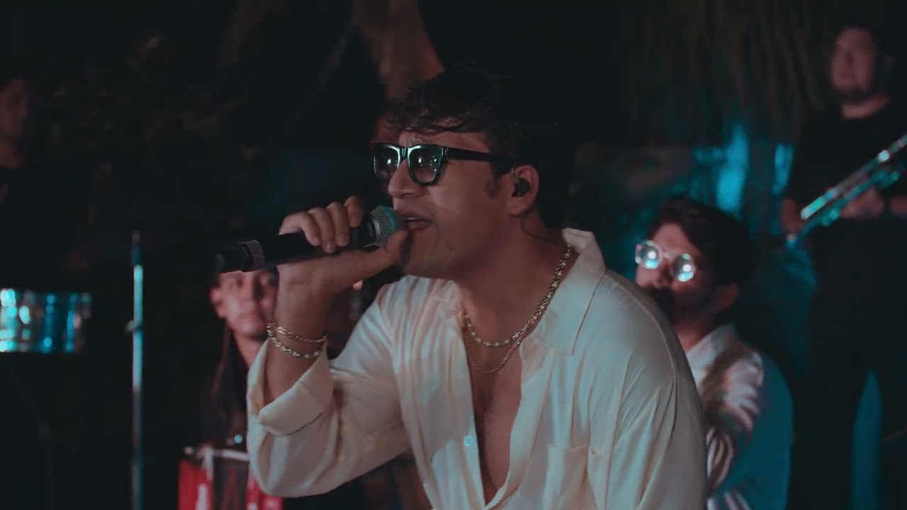 Le Hace Falta Un Beso (Live) - Adrian Cota Feat. Hermanos Cota.