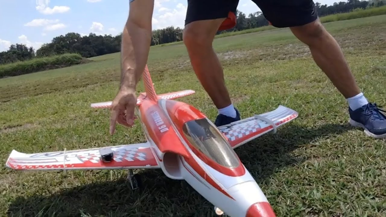 Stinger 90 TEARING up the skies @ Hilton Field. Ground view