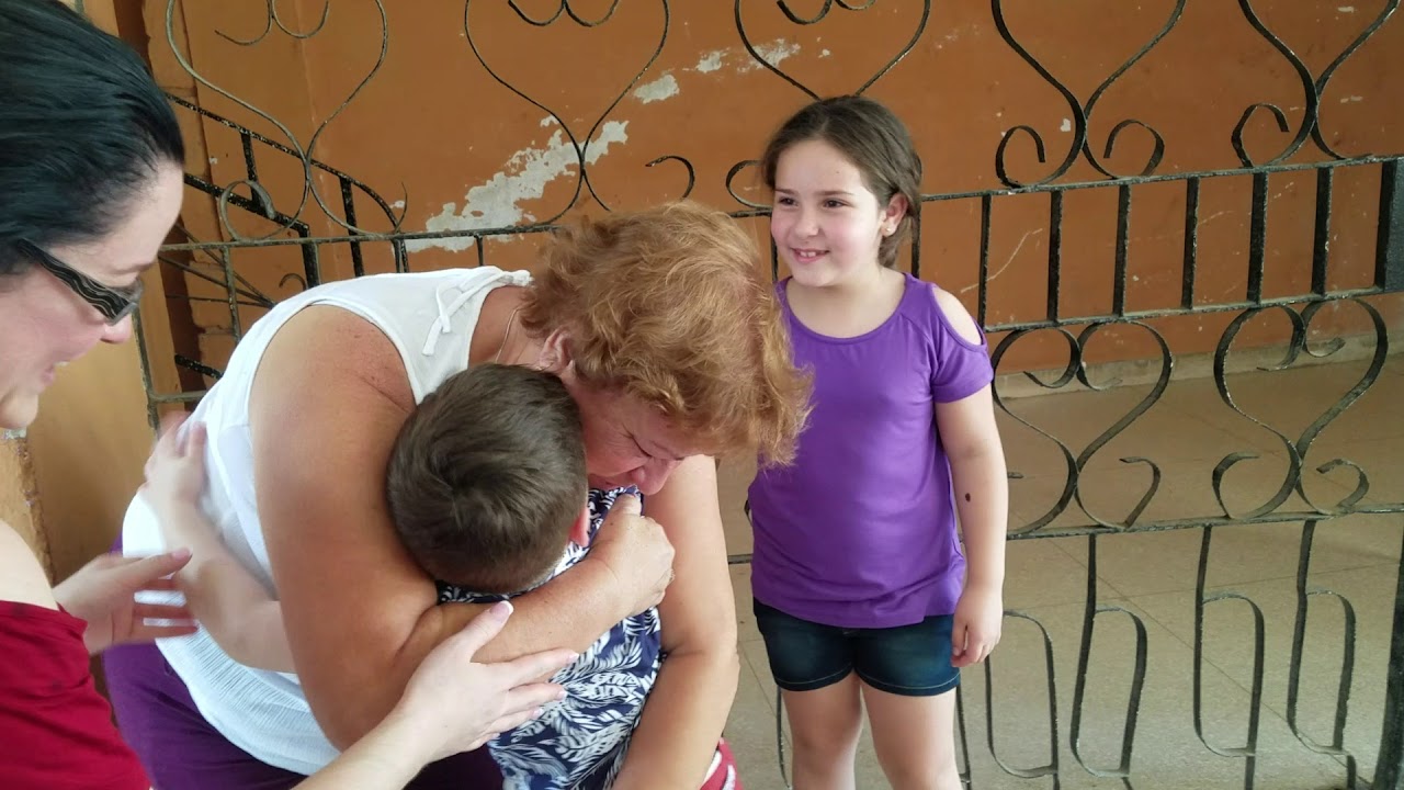 REENCUENTRO EN CUBA  MADRE E HIJA DESPUES DE 12 AÑOS SIN IR A CUBA