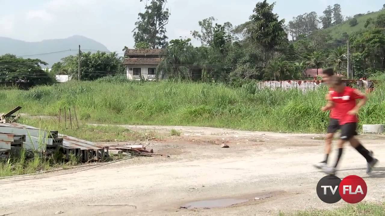 Após folga time faz treinamento físico no CT