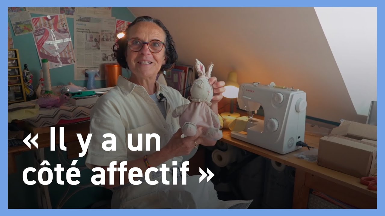 Dans son atelier, Florence répare les doudous abîmés de notre enfance