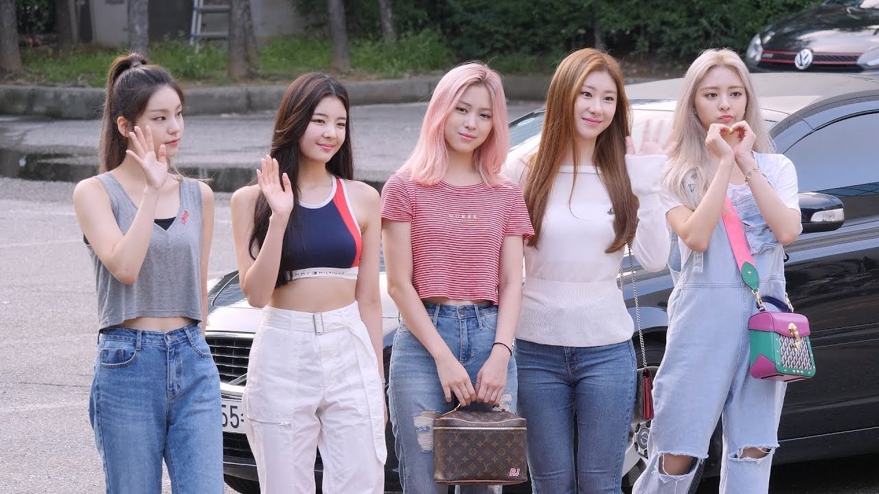 190802 있지 ITZY 'ICY' COMEBACK 뮤직뱅크 출근길 4K (예지 리아 류진 채령 유나) 직캠 by Spinel
