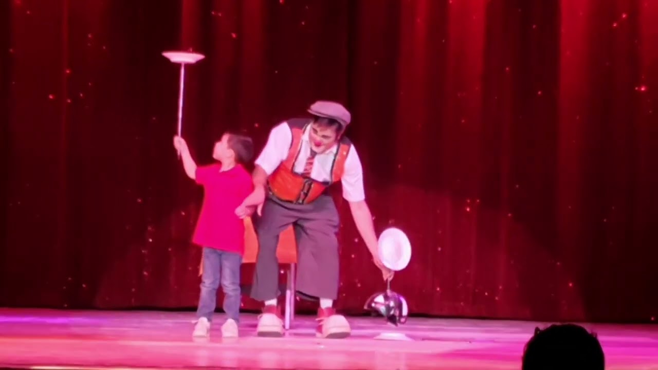 Clown Rodrigo Garcia Pratos                 Circo Tihany ,2023