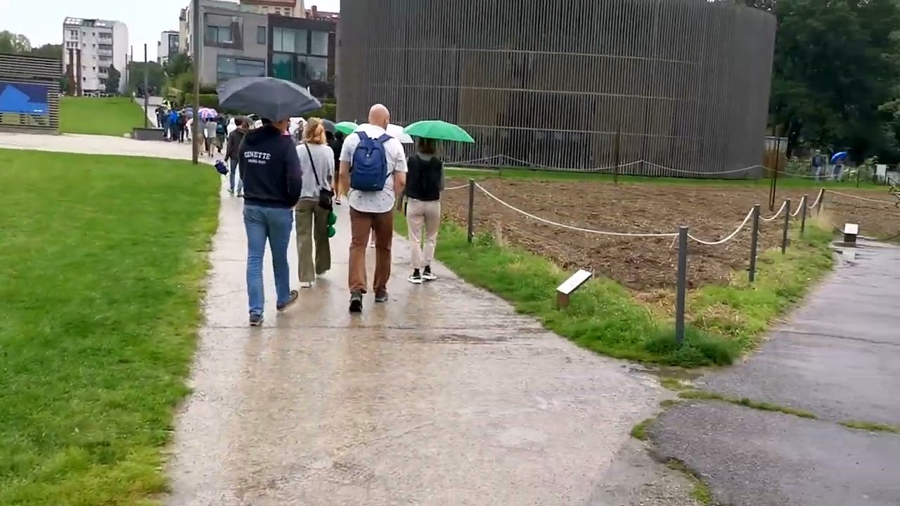 Continuation of my visit to the Berlin Wall Memorial site in Germany.