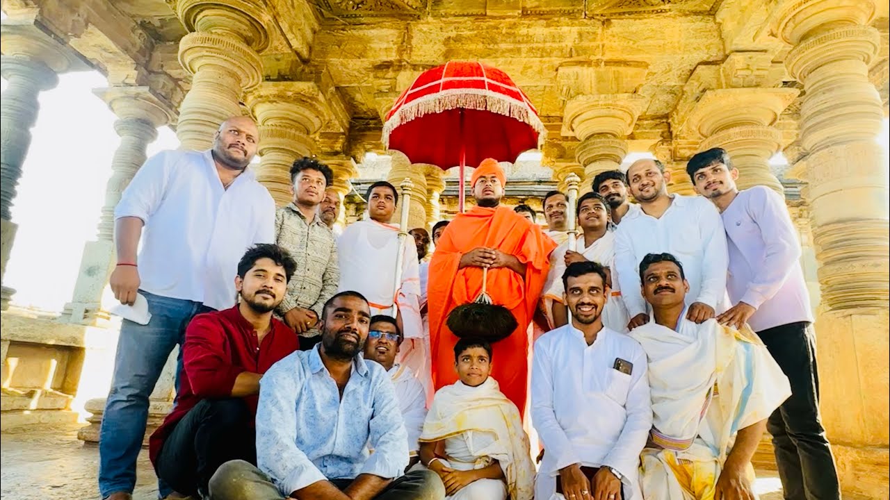 ಹಳೇಬೀಡು ಹತ್ತಿರದ ಬಸ್ತಿ ಹಳ್ಳಿಯ ಪುರಾತನ ಶ್ರೀ ಶಾಂತಿನಾಥ ಬಸದಿಯ ವಾರ್ಷಿಕ ಪೂಜೆ ಹಾಗೂ ಮಹಾಮಸ್ತಕಾಭಿಷೇಕ ಜರುಗಿತು.
