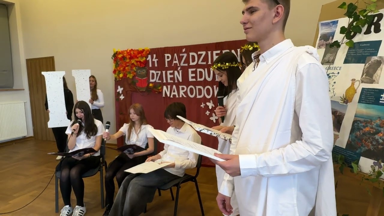 Dzień Edukacji Narodowej 2025 występ klasy IIa technikum akt 2