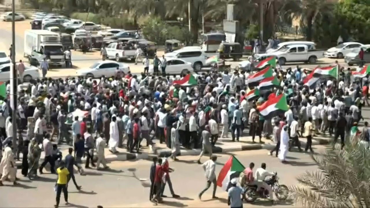 Soudan: des manifestants en faveur d'un pouvoir civil d&eacute;filent &agrave; Khartoum | AFP Images
