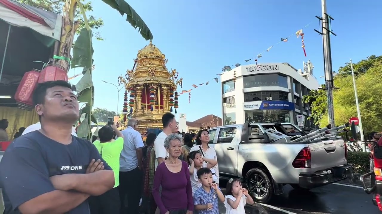 Daytime Thaipusam Gold Chariot
