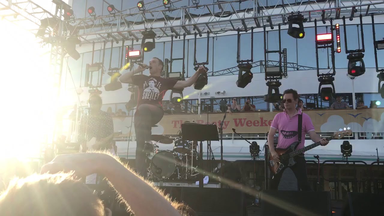 BUZZCOCKS feat. Stuart (BELLE AND SEBASTIAN) - What do I get (Live @The Boaty Weekender) (10-8-2019)