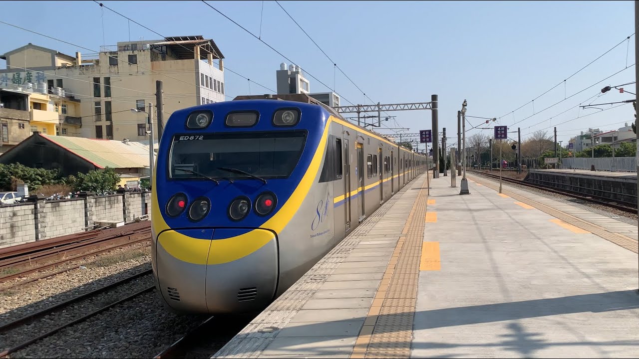 2204次 (EMU700一列8節)區間車 彰化站 交會開車 和 3227次 (EMU800一列8節)區間車 彰化站 交會到車-花壇站 到開
