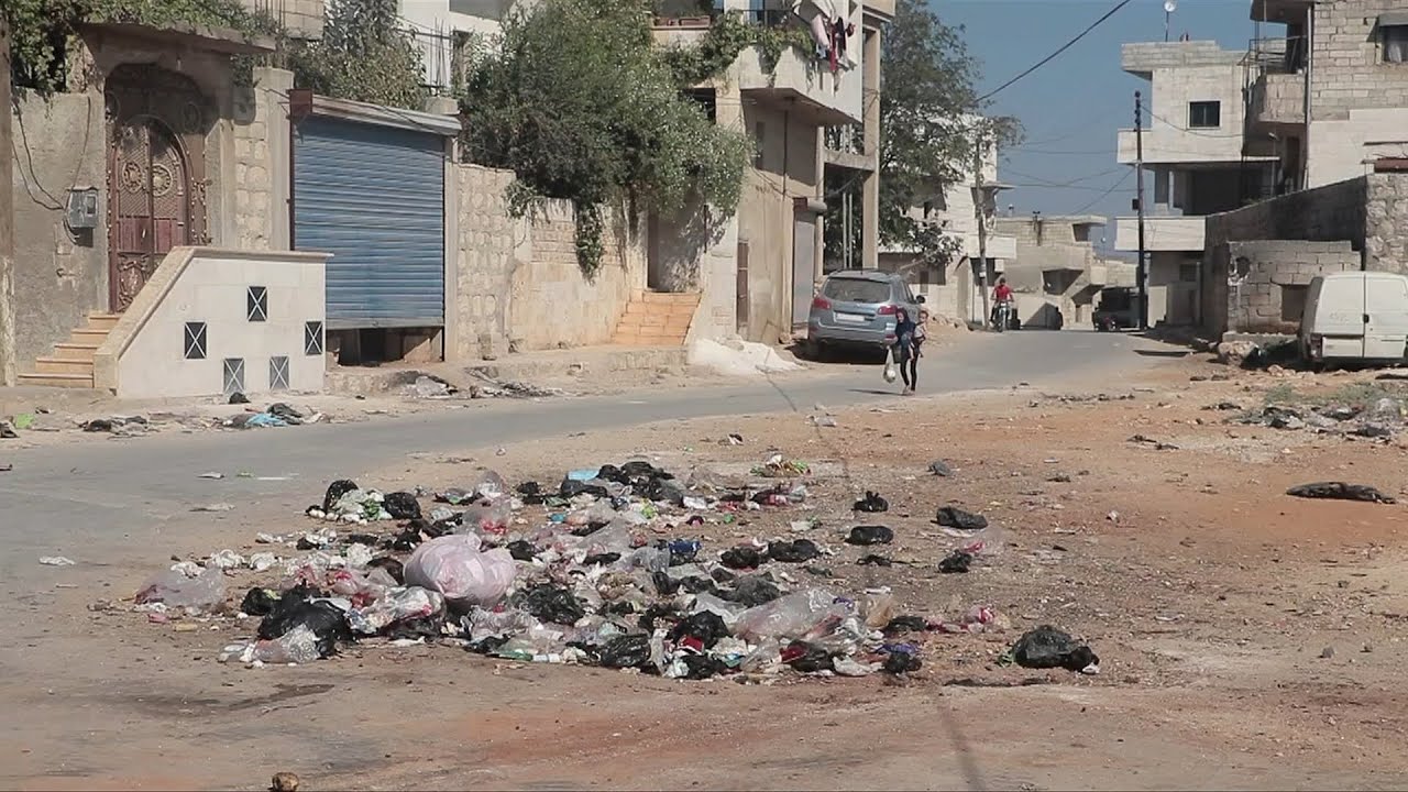 انتشار الأمراض والأوبئة بسبب كثرة النفايات في بلدة قورقانيا بريف إدلب