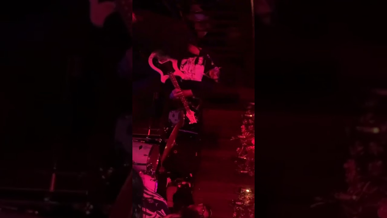 The exile covers paralises auto-suficiencia
