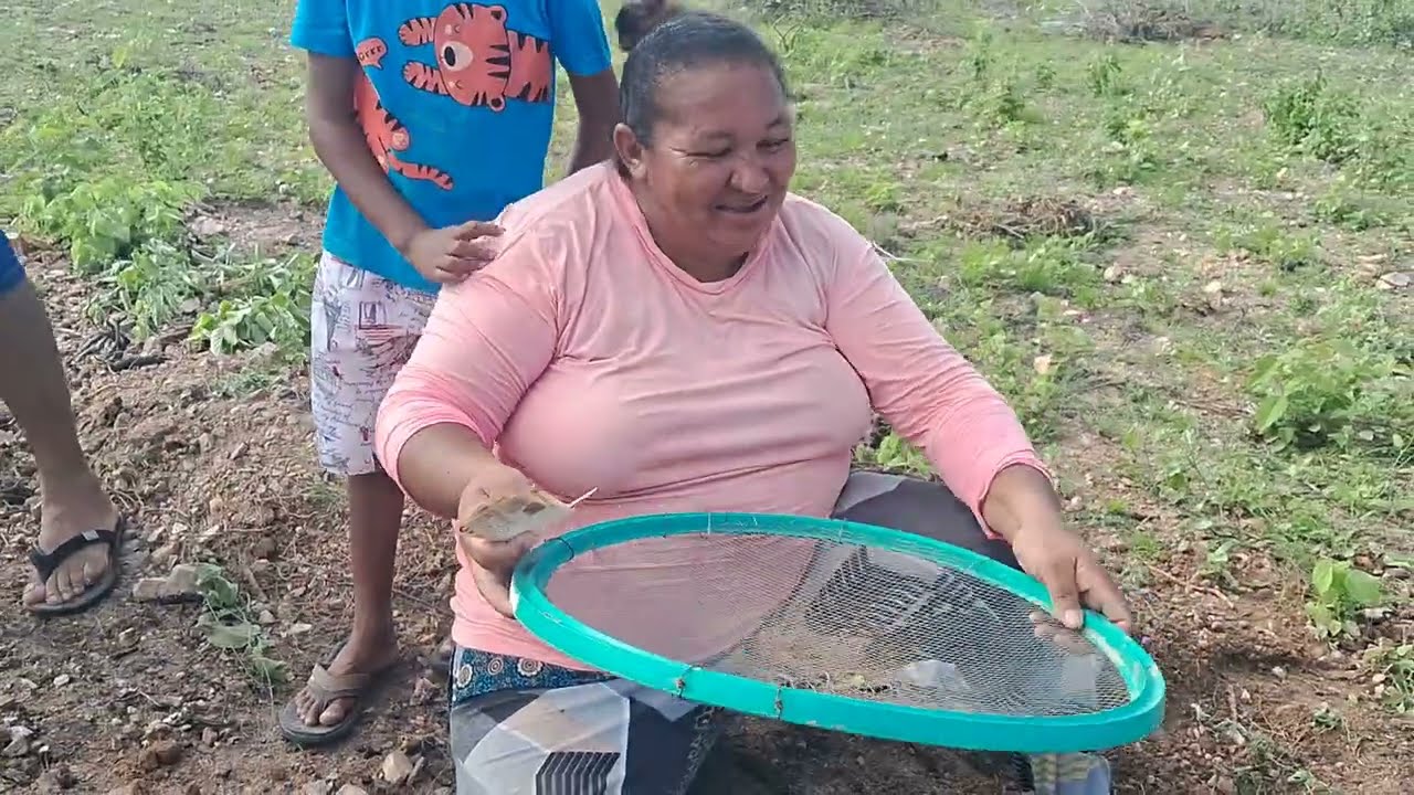 Entrega de doação para Seu Antônio e a Cida mãe do Bebel nos Três Riachos 