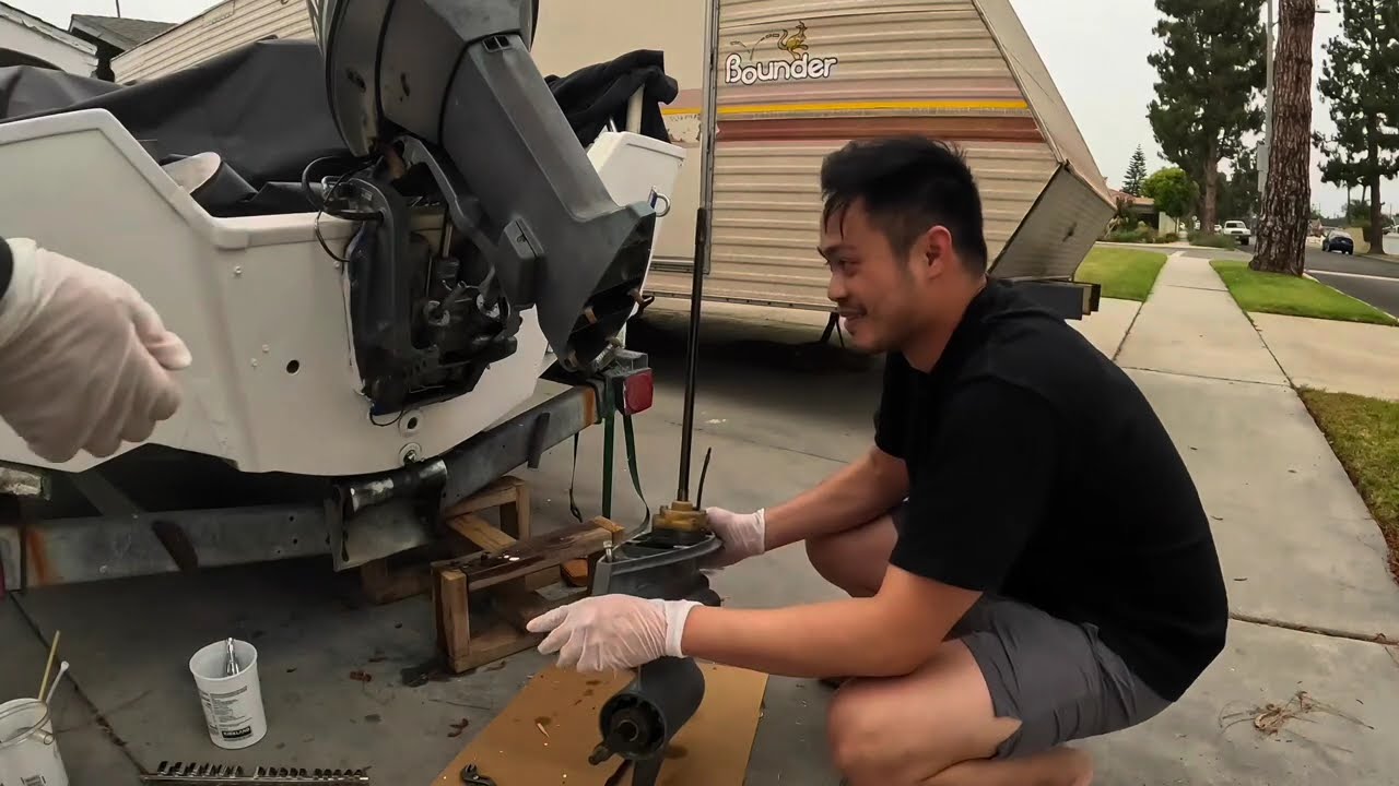 How to Completely Flush a Yamaha Outboard 1990 2 Stroke | Lower Unit Maintenance