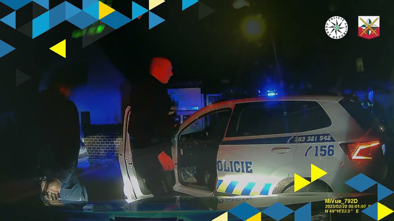 Policie ČR: Strakonice - Starý Dražejov osvítily majáky policejních vozidel.