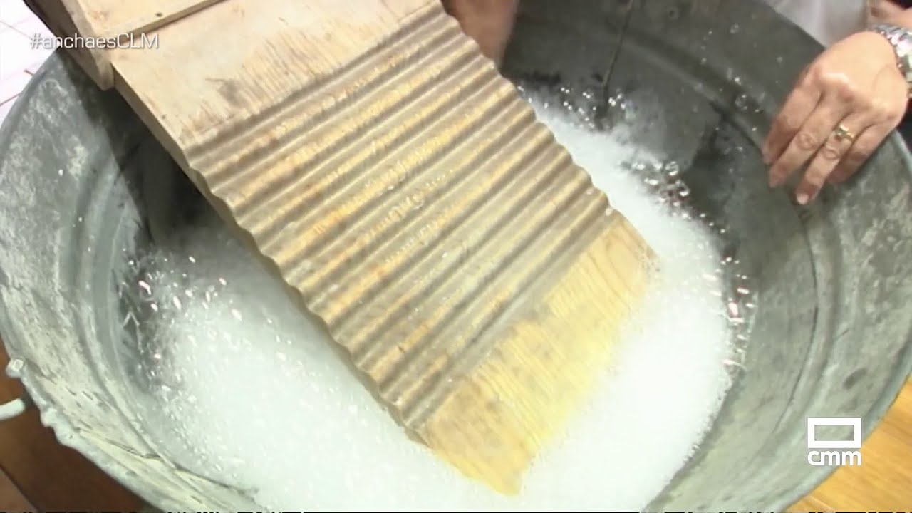 Los vecinos apuran el aceite de la pasada campaña para hacer jabón | Ancha es Castilla-La Mancha