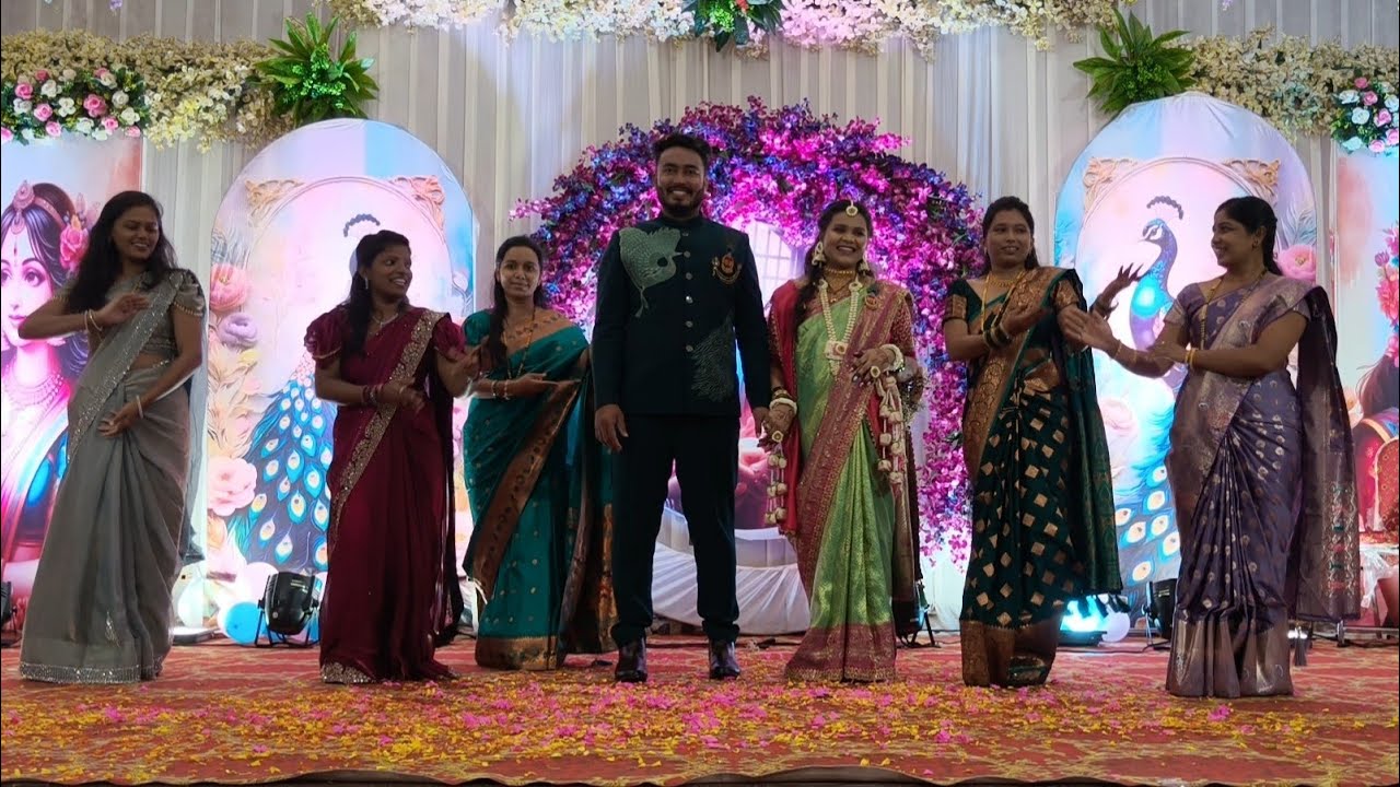 खुप सारे dance 🥰 family सोबत आमची entry🤩 राधा कृष्ण theme💗