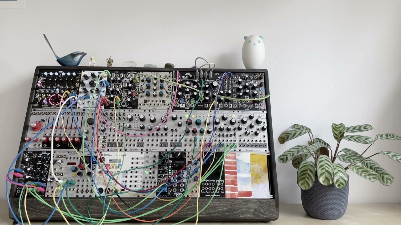 Ambient Drone Modular Eurorack // Generative Patch // Light // 4MS SWN & Ensemble Oscillator
