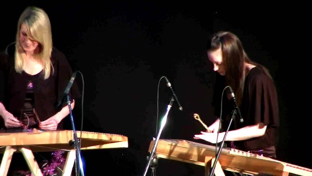 The lion sleeps tonight Dulci Girls Hammered Dulcimer Trio Performing Live in Chaves Portugal
