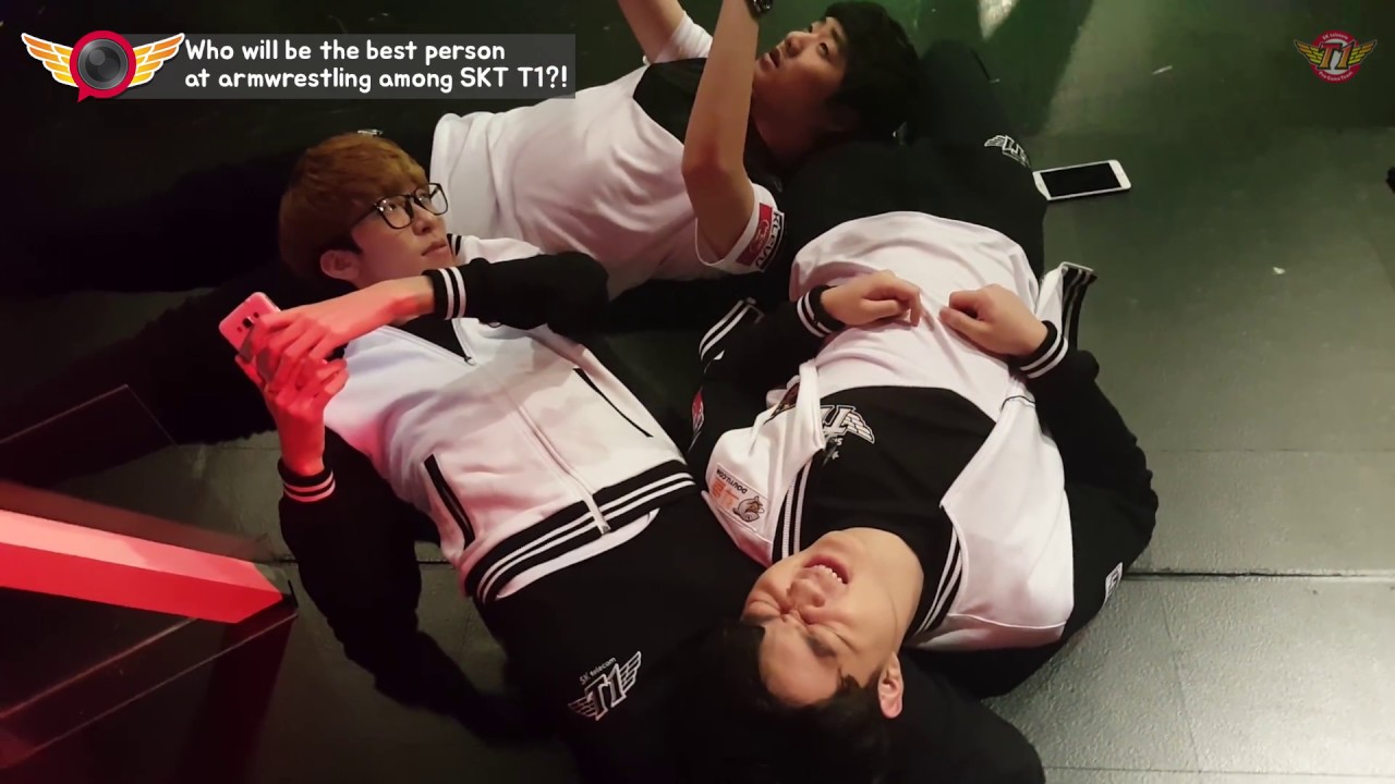 Who will be the Best SKT T1 player at armwrestling?! [T1 LOL Camera EP18. ]