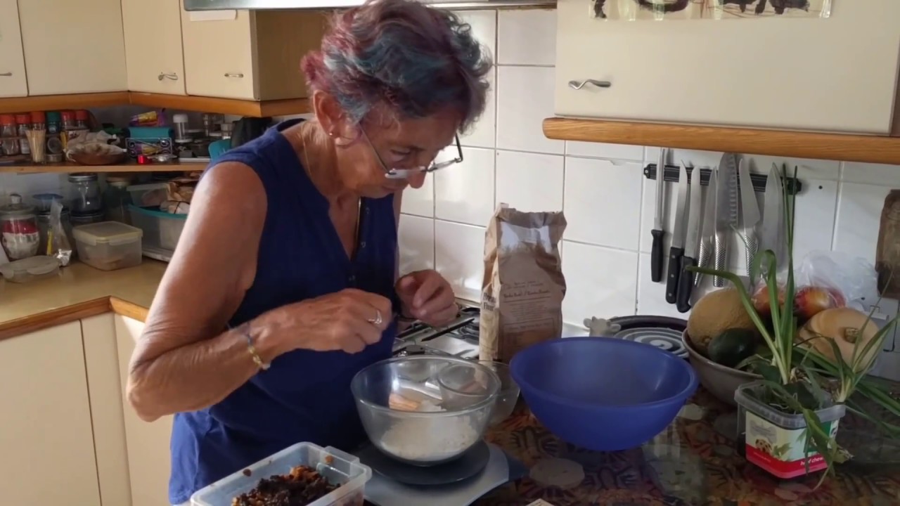 Making a Wiltshire Lardy Cake with my mum