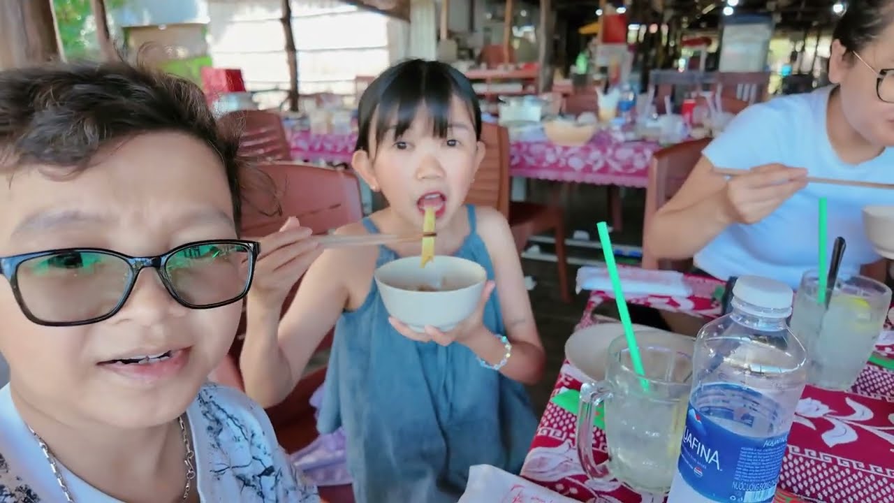 Hành trình khám phá đất Mũi Cà mau và thưởng thức đặc sản của vợ chồng tí hon