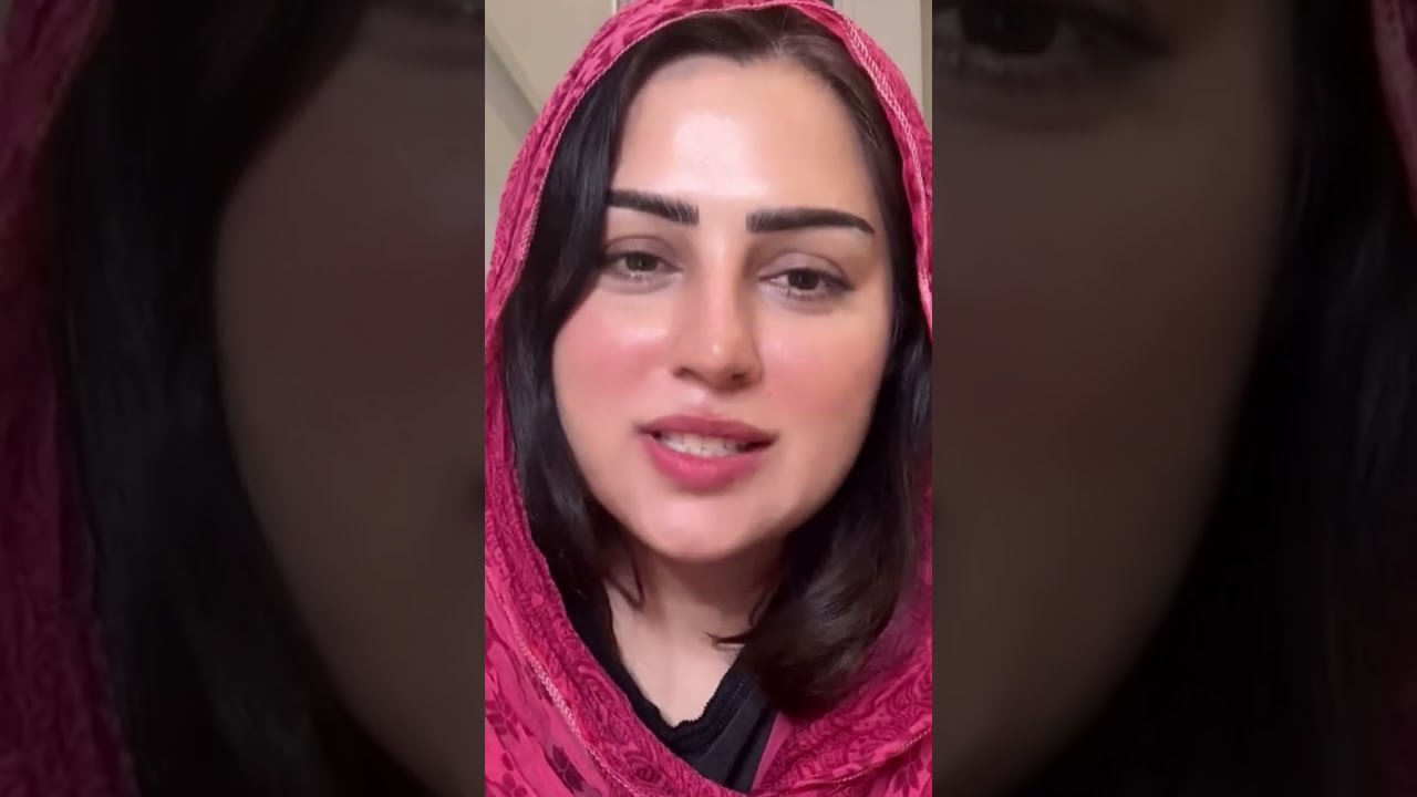#4499 #stunning beauty @ Felize Periscope vlog