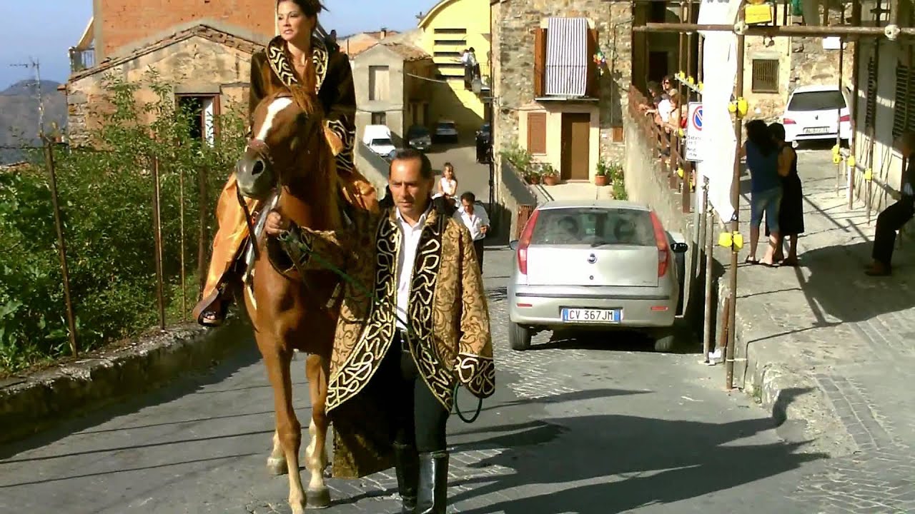 San Mauro Castelverde (Pa) - Sfilata di dame e cavalieri.mp4