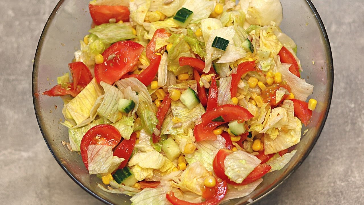 Ratz Fatz Eisbergsalat mit Tomaten als ideale Grillbeilage: Ich werde nie müde, den Salat zu essen!