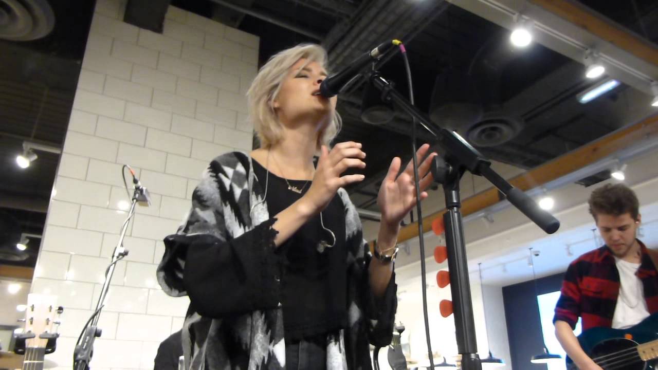 Nina Nesbitt - Can't Feel My Face (The Weeknd Cover) (HD) - American Eagle Outfitters - 10.09.15